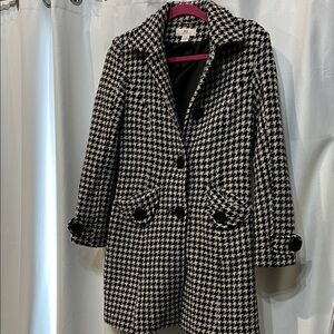 Jennifer Lopez Black and White Houndstooth Pea Coat